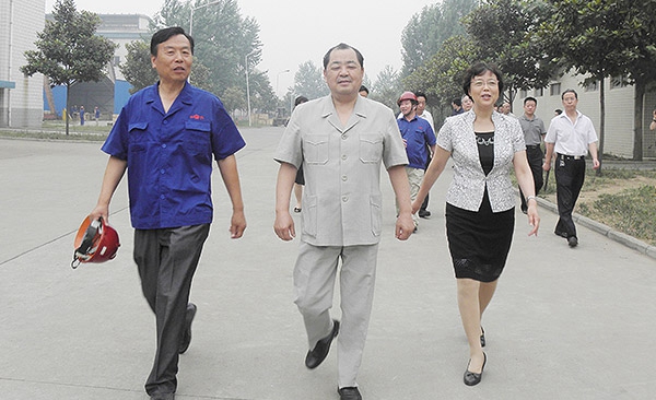原河南省副省長(zhǎng)劉新民-鄭州市委常委、組織部長(zhǎng)高建慧在公司視察工作